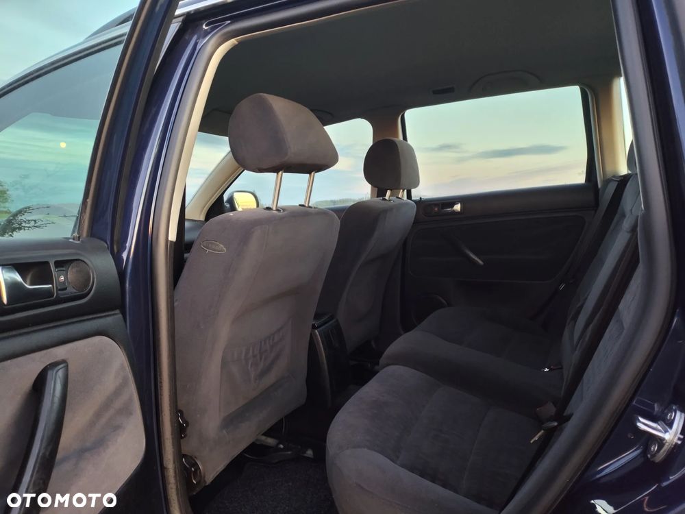 Volkswagen Passat 1.9 TDI Comfortline Family - 9