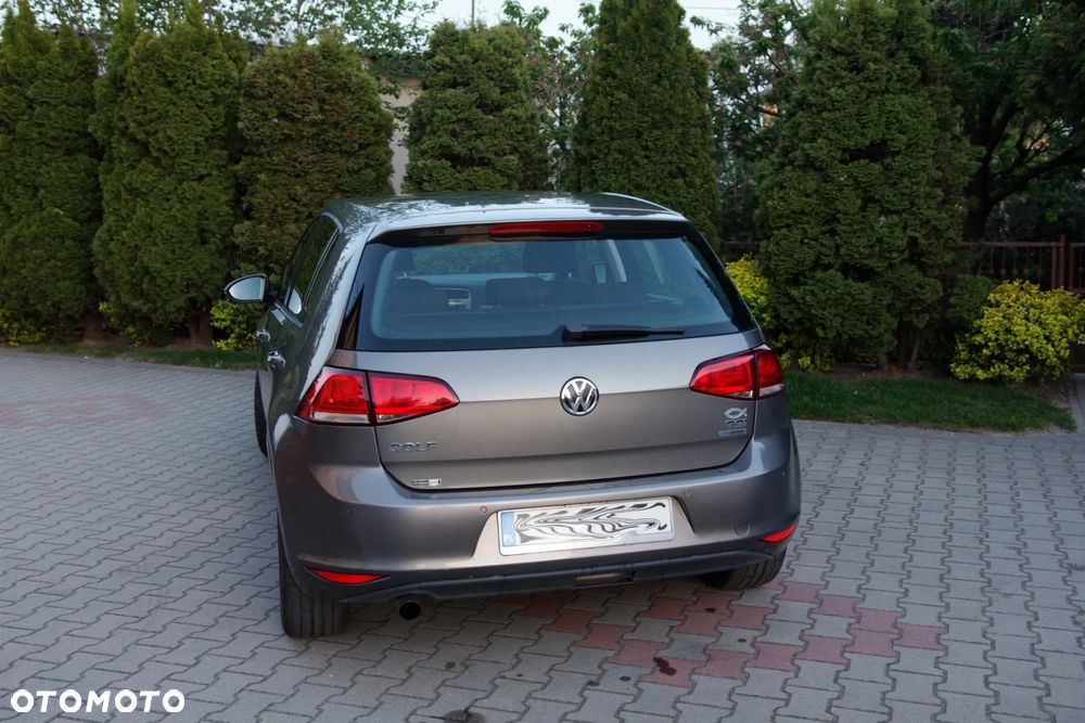 Volkswagen Golf - 6