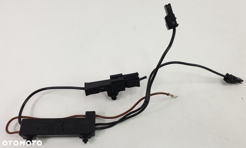 WZMACNIACZ ANTENY MERCEDES W207 A2048708490 - 1