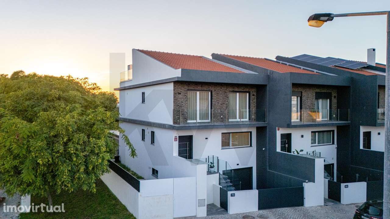 Moradia T3+1 com Jardim Privativo e Rooftop no Montijo - Grande imagem: 3/40