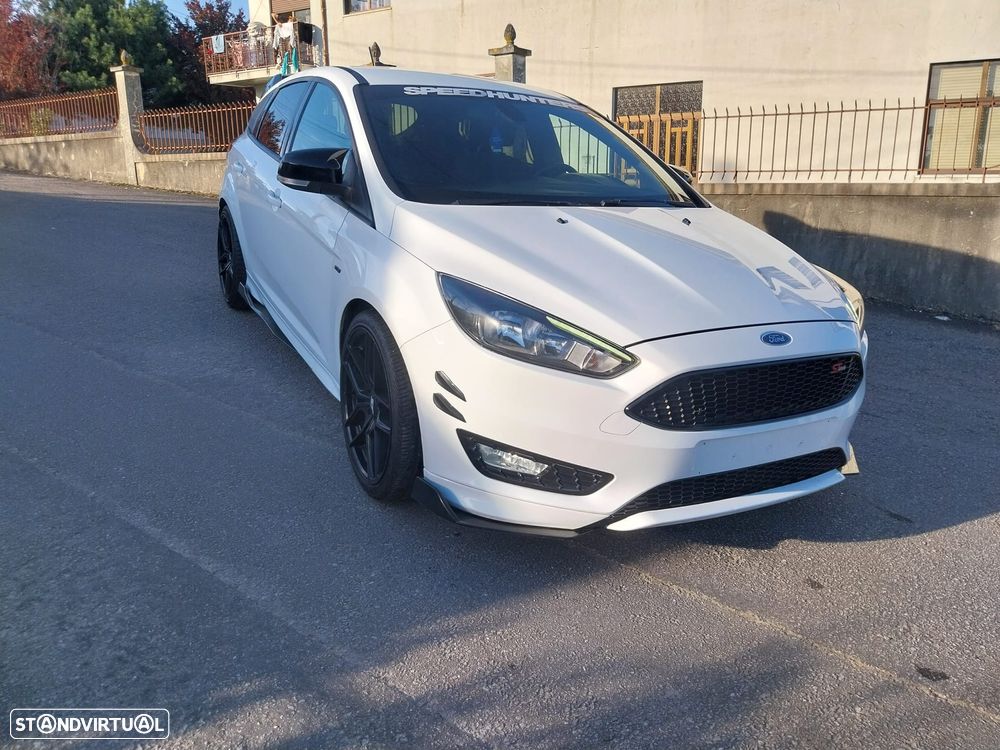 Ford Focus 1.0 EcoBoost S&S ST-Line - 1