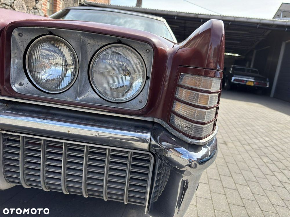 Oldsmobile Toronado - 9