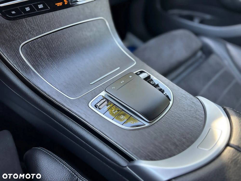 Mercedes-Benz GLC 200 d 4Matic 9G-TRONIC AMG Line - 27