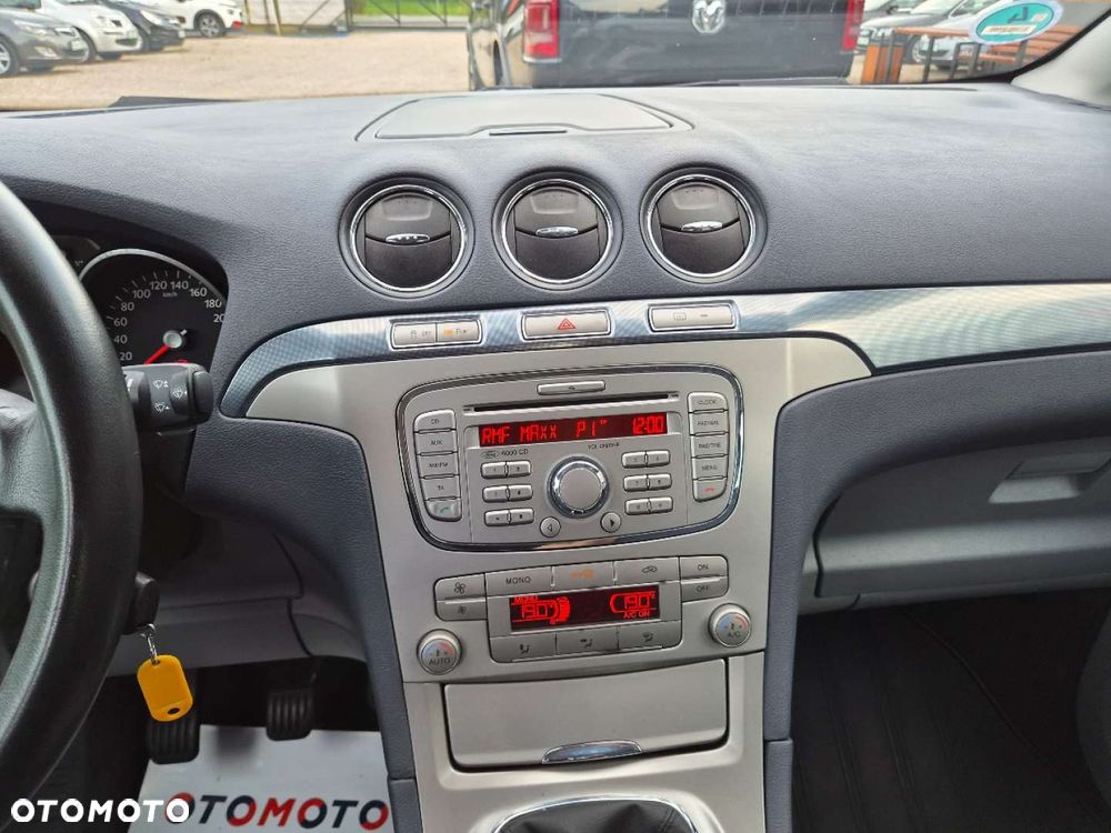 Ford Galaxy - 25