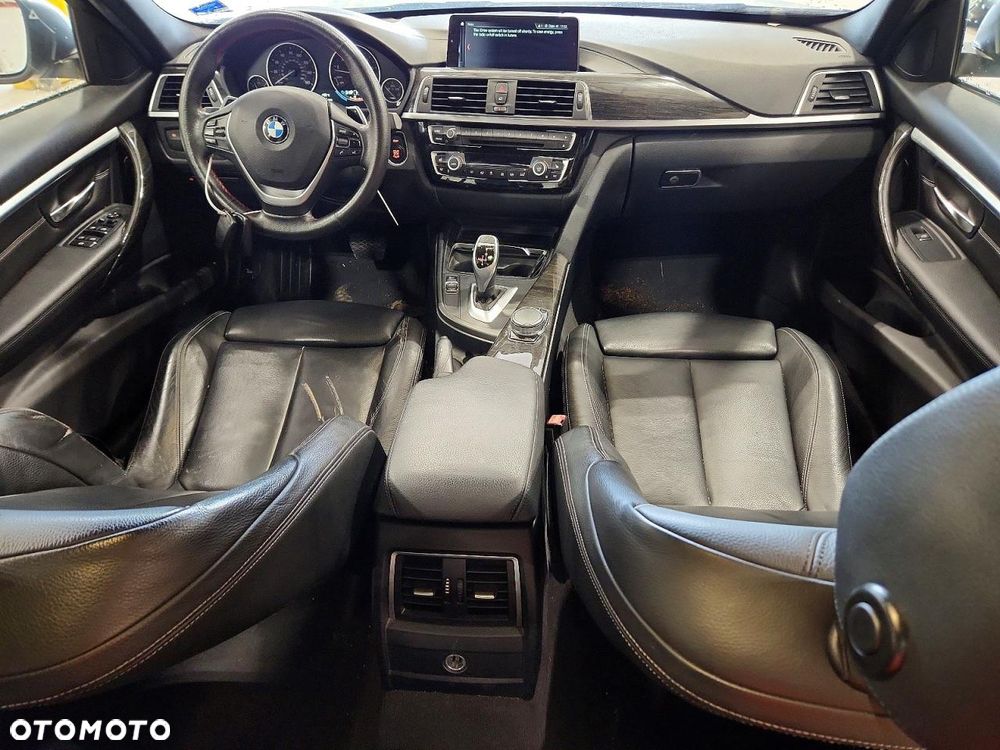 BMW Seria 3 330i xDrive Sport Line - 7