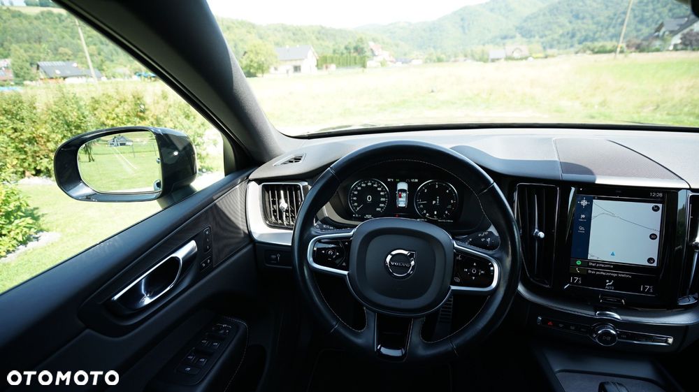Volvo XC 60 B4 D AWD R-Design - 26