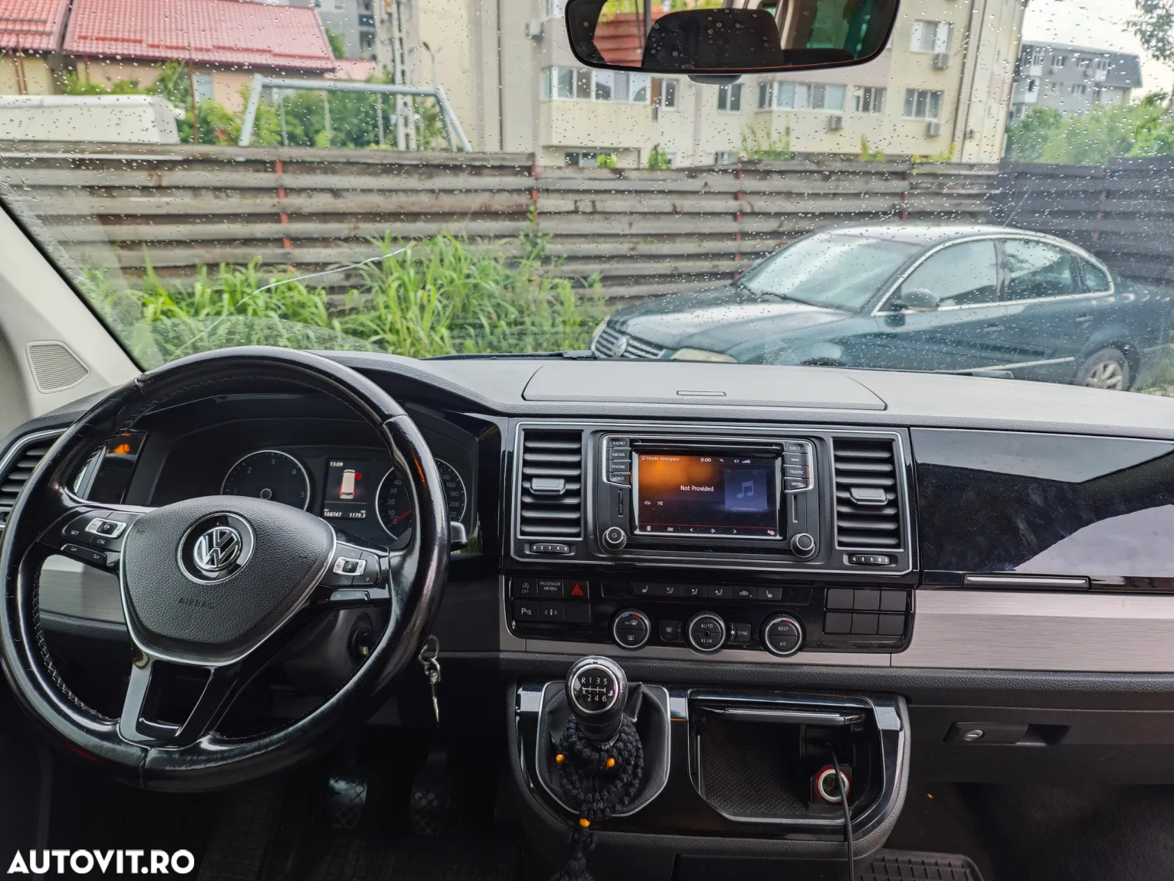 Volkswagen Multivan - 2