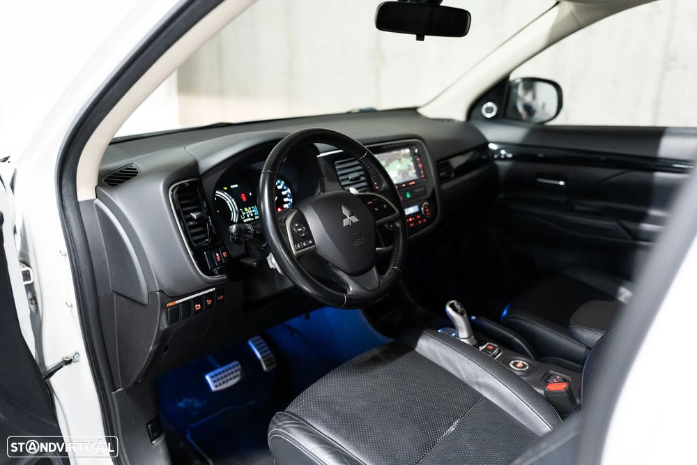 Mitsubishi Outlander 2.0 4WD - 22