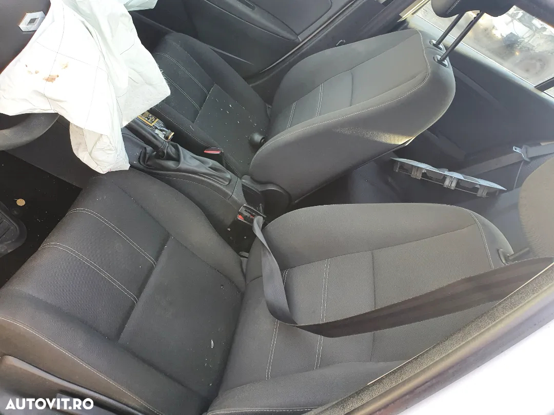 Dezmembram Renault Megane 3  1,5 DCi - 4