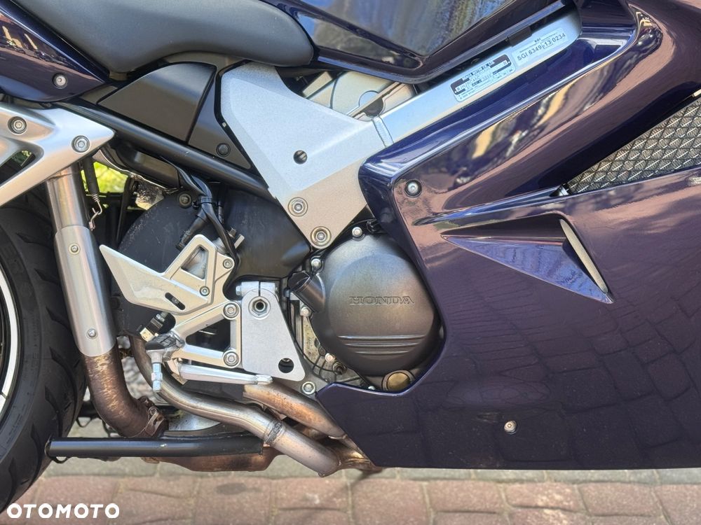 Honda VFR - 13