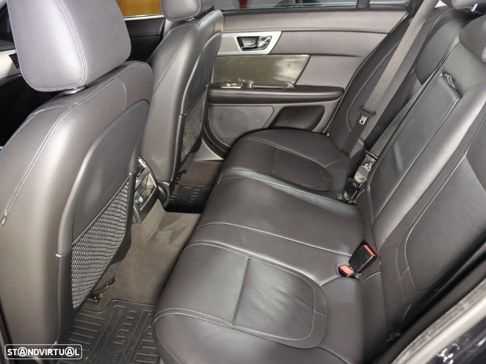 Jaguar XF 2.2 D Premium Luxury - 11