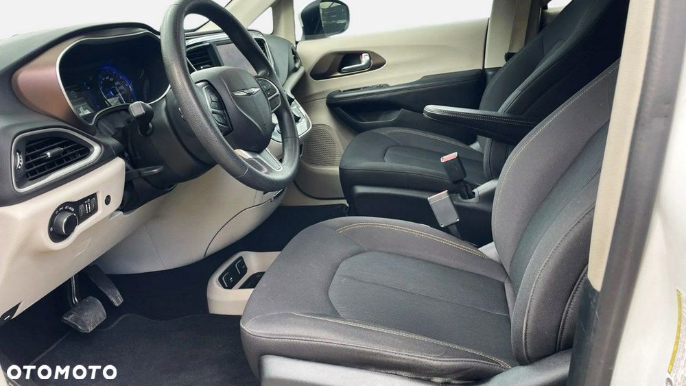 Chrysler Pacifica - 7