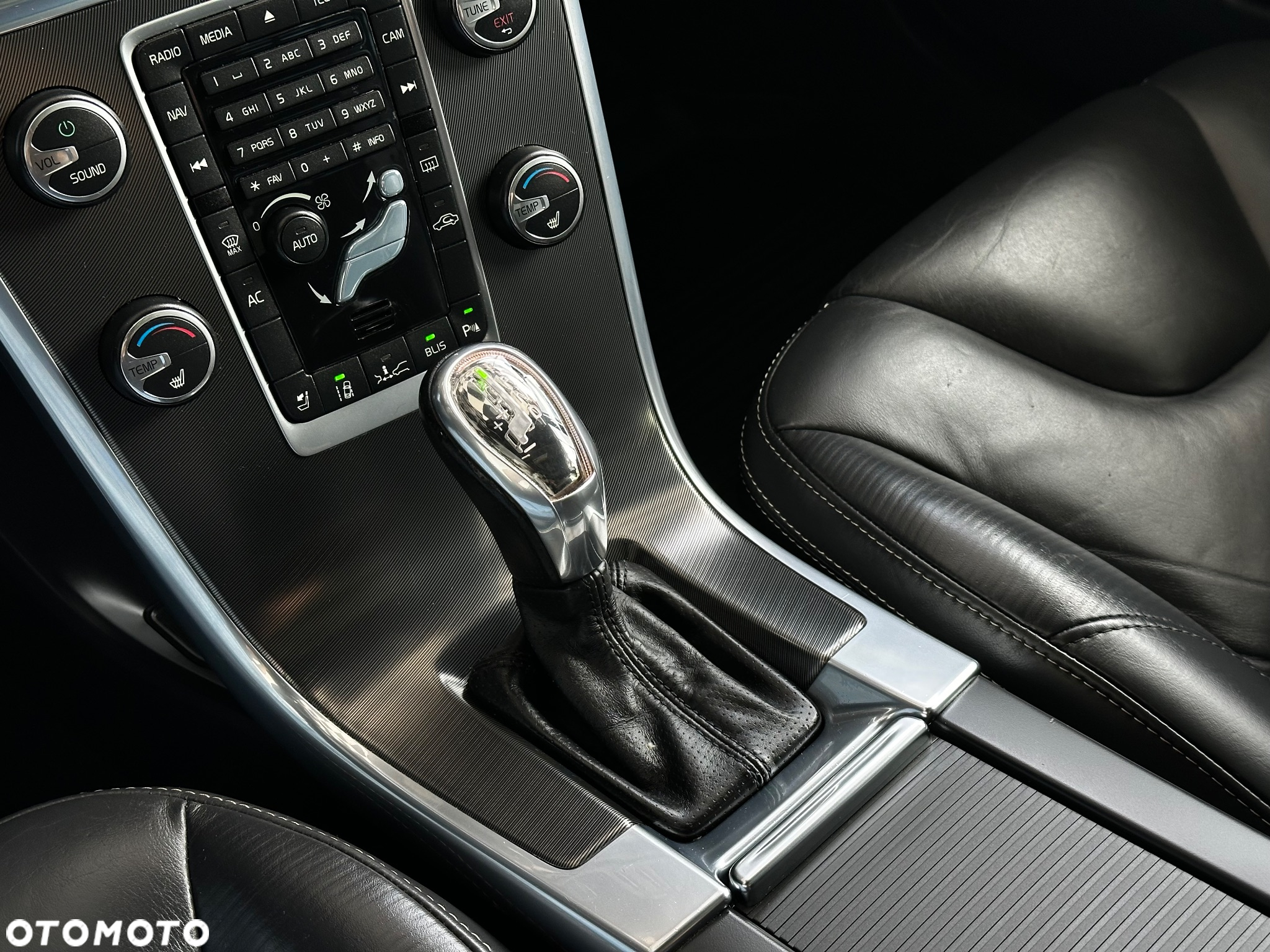 Volvo XC 60 T6 AWD R-Design - 34