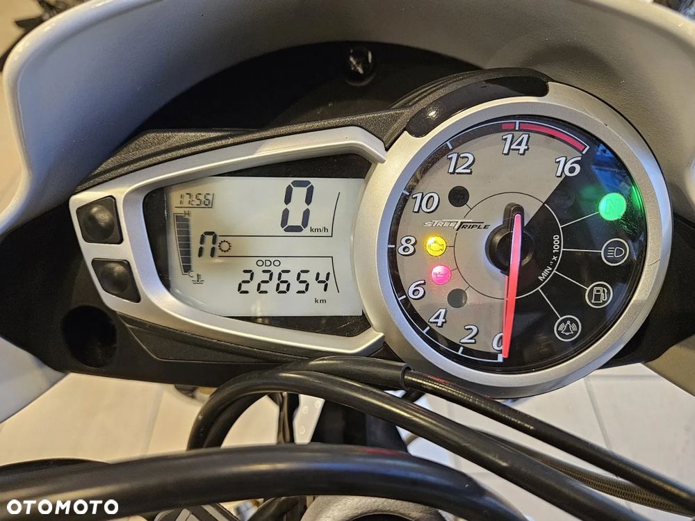 Triumph Street Triple - 10