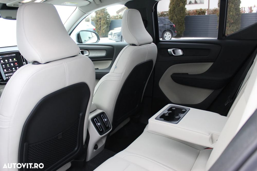 Volvo XC 40 B4 AT FWD MHEV Ultimate Dark - 33