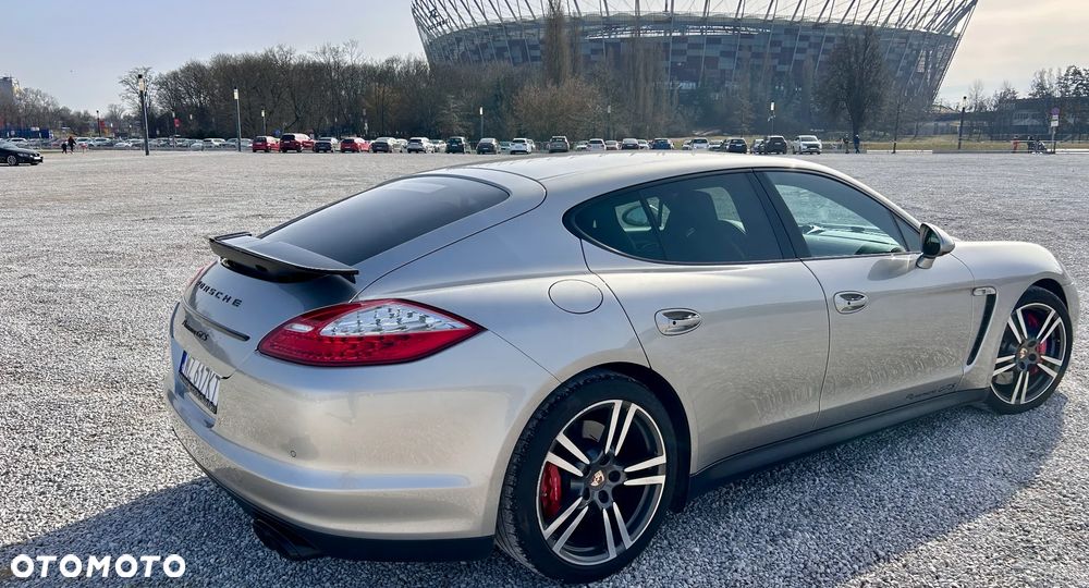 Porsche Panamera GTS PDK - 6