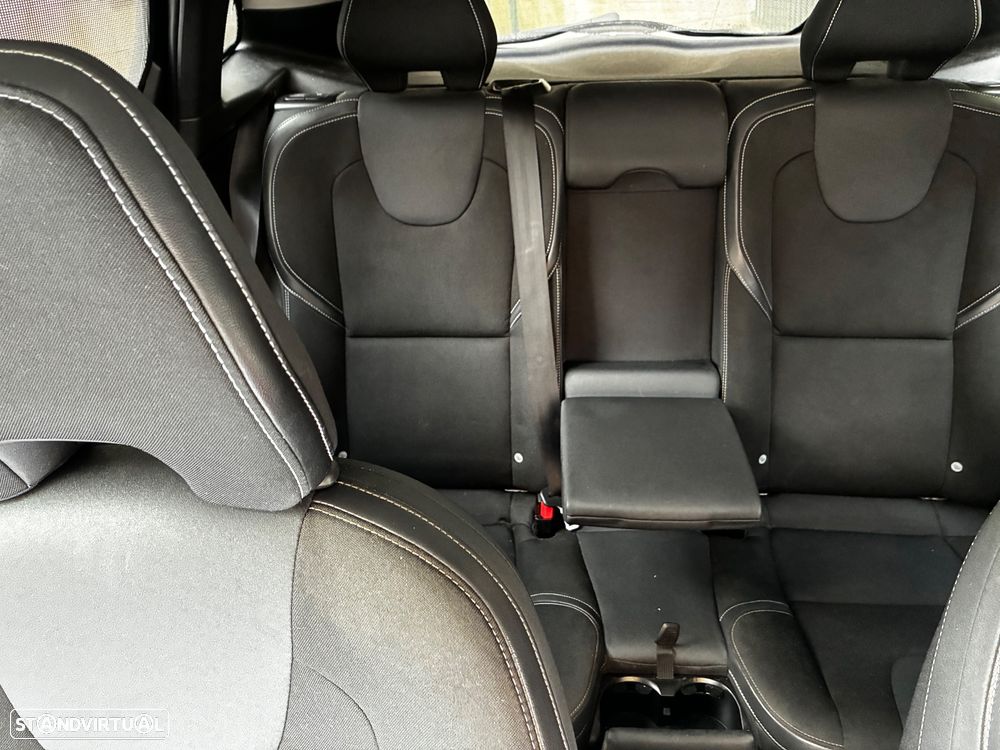 Volvo V40 D2 Momentum - 7