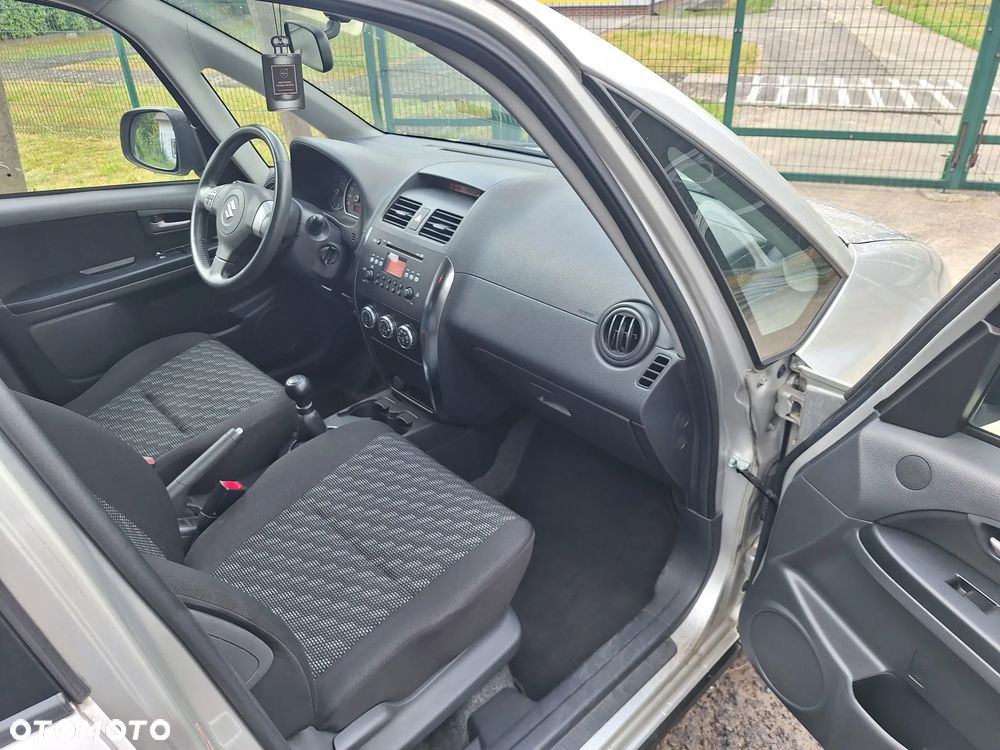 Suzuki SX4 1.6 GS / Premium - 24