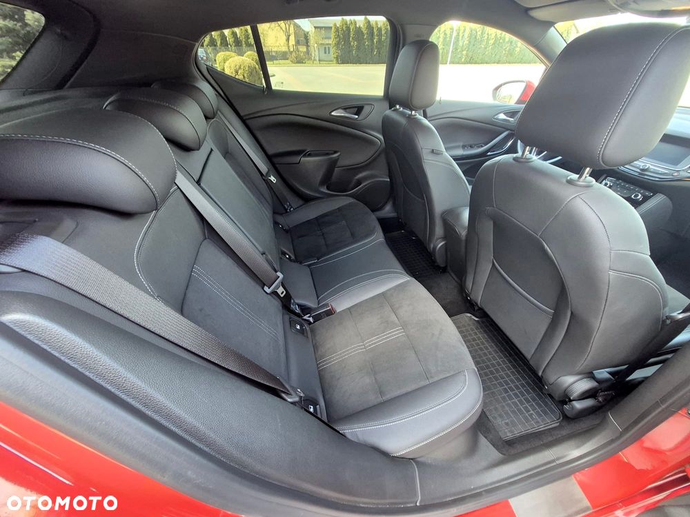 Opel Astra 1.6 T Dynamic S&S - 16