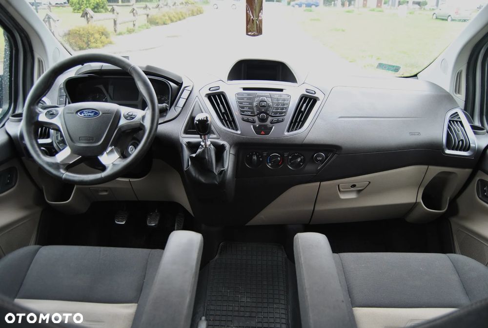 Ford Tourneo Custom - 9