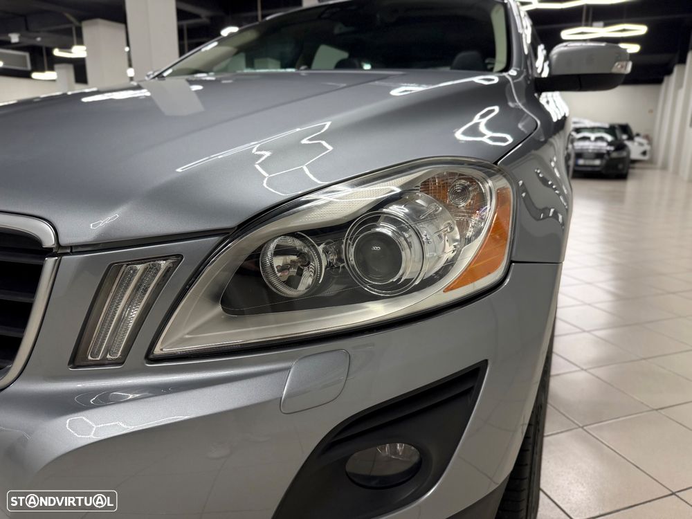 Volvo XC 60 2.4 D Drive Momentum - 11