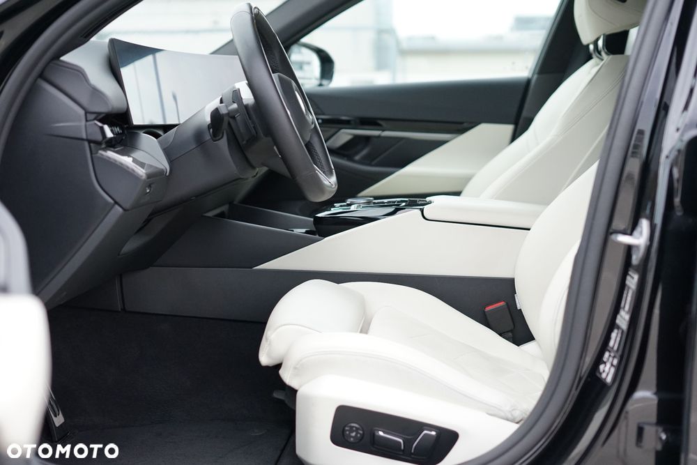 BMW Seria 5 520d xDrive mHEV - 16