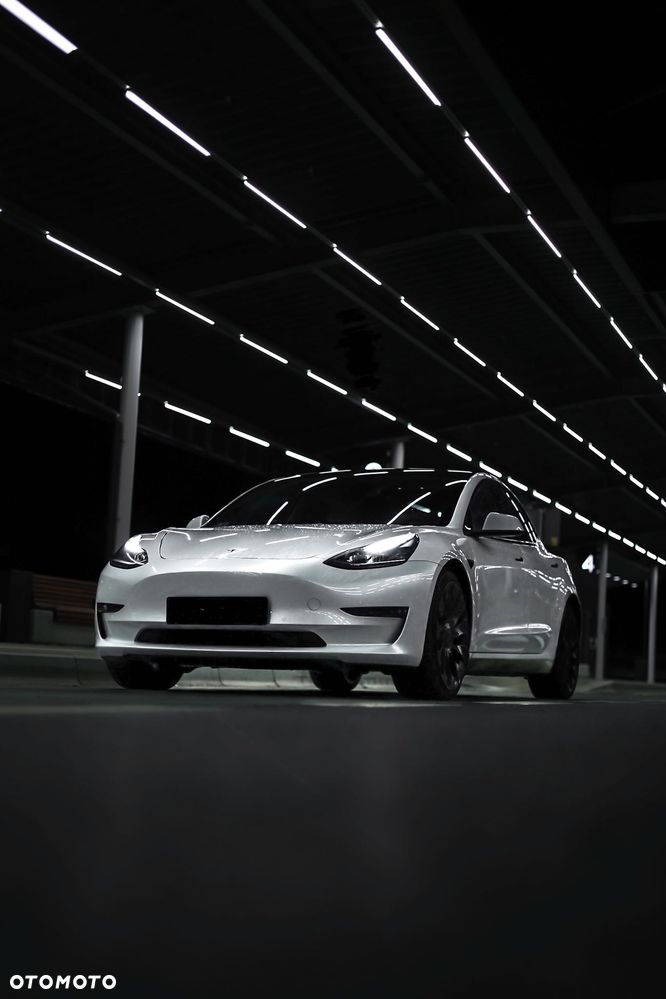 Tesla Model 3 - 1