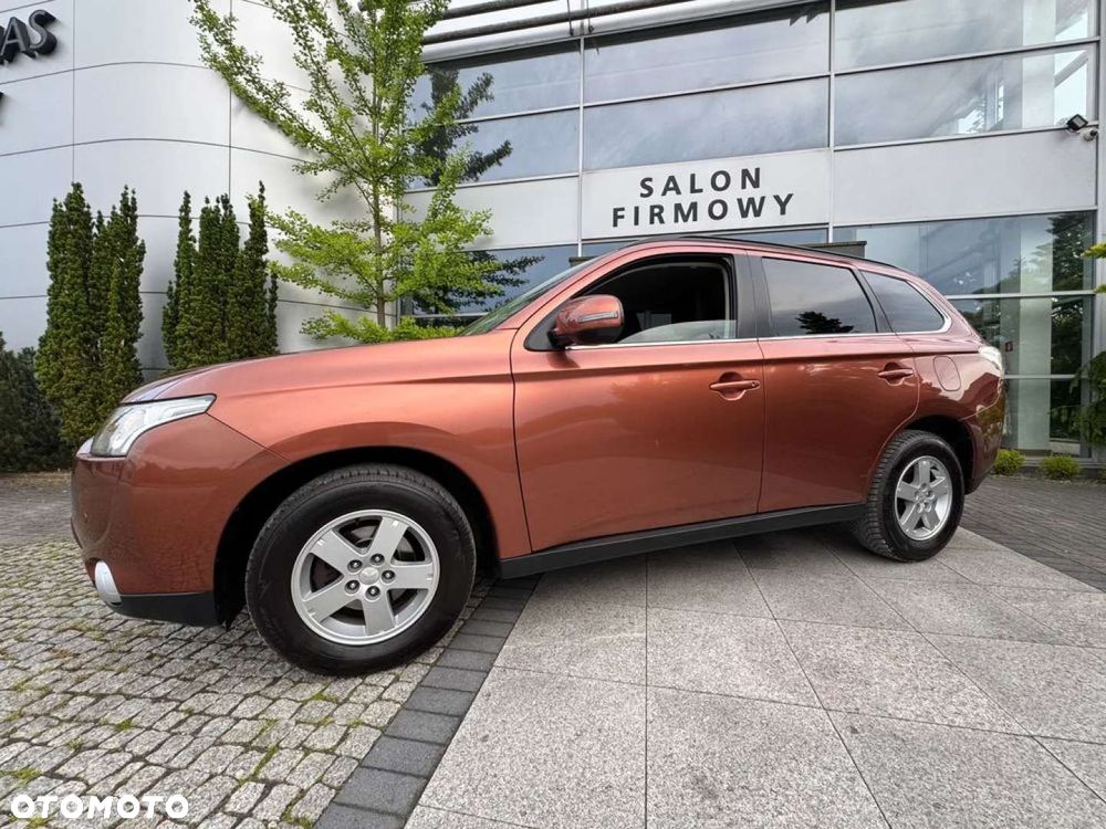 Mitsubishi Outlander - 2