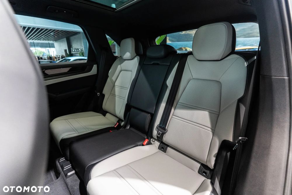 Porsche Cayenne E-Hybrid PHEV Black Edition - 11