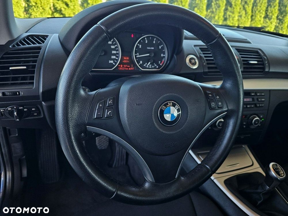 BMW Seria 1 120i - 12