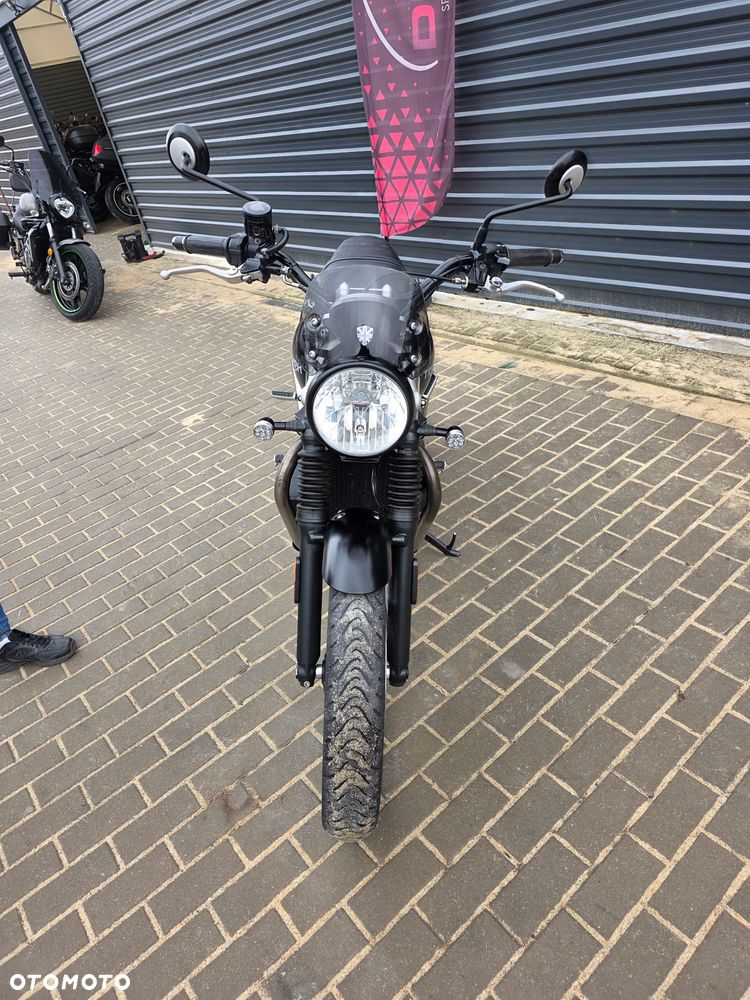 Triumph Street Twin - 17