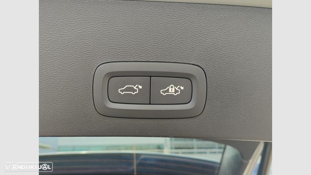 Volvo XC 40 2.0 B3 Core — fotografia 17