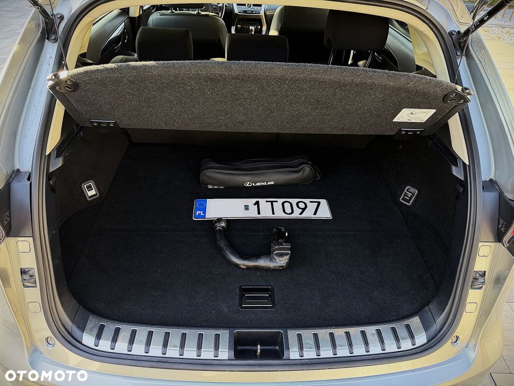 Lexus NX 300h Business Edition AWD - 19