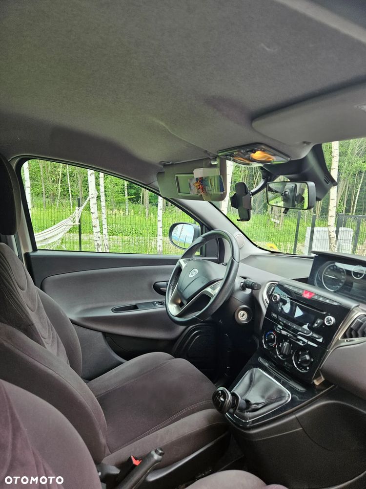 Lancia Ypsilon 0.9 Gold S&S - 4
