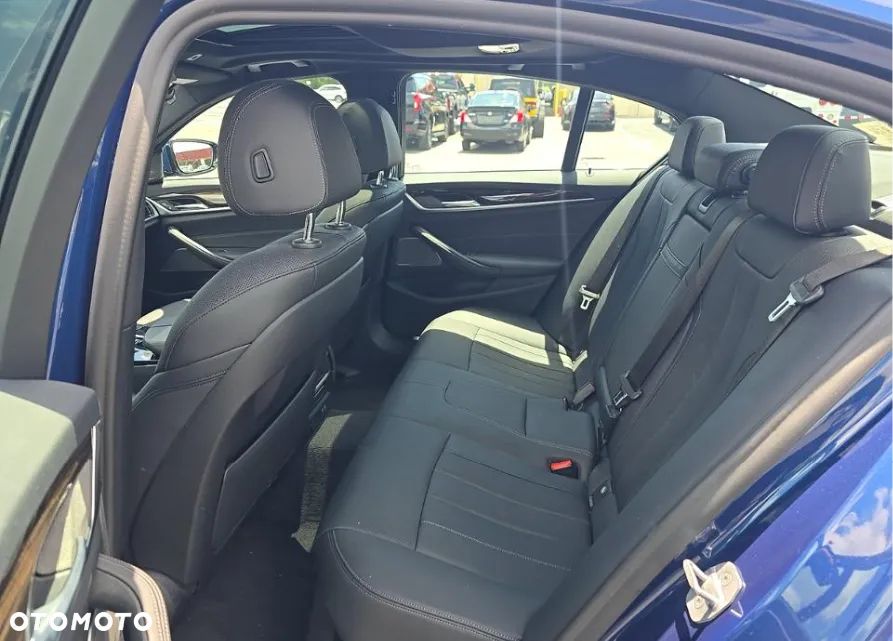 BMW Seria 5 530i xDrive M Sport Edition - 11