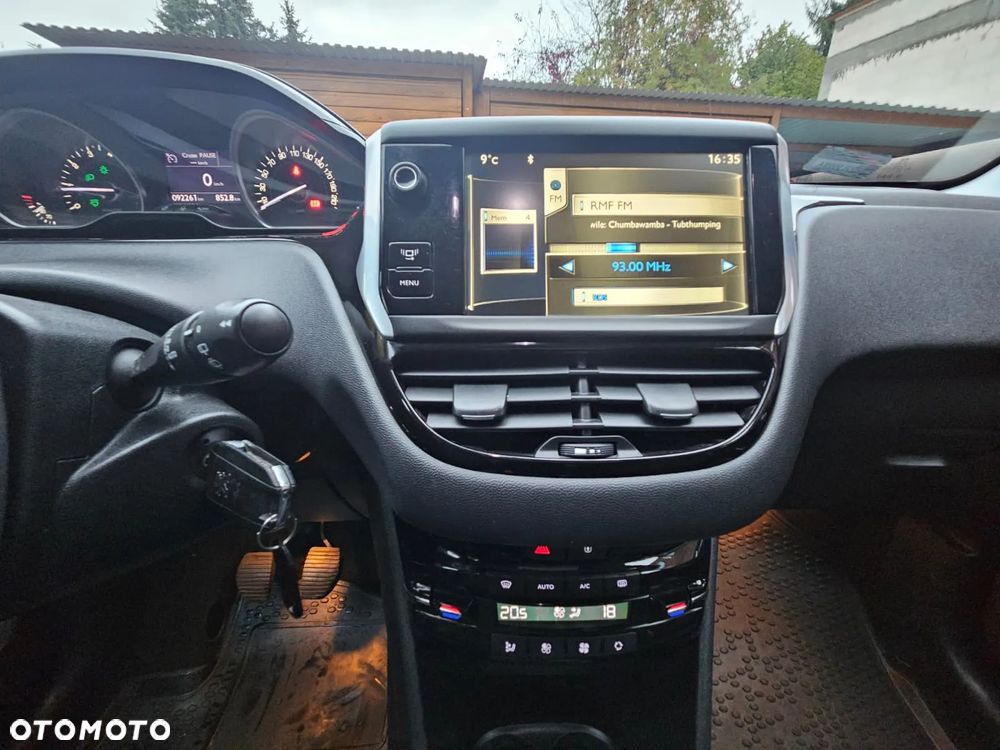 Peugeot 208 1.2 VTi Allure - 19