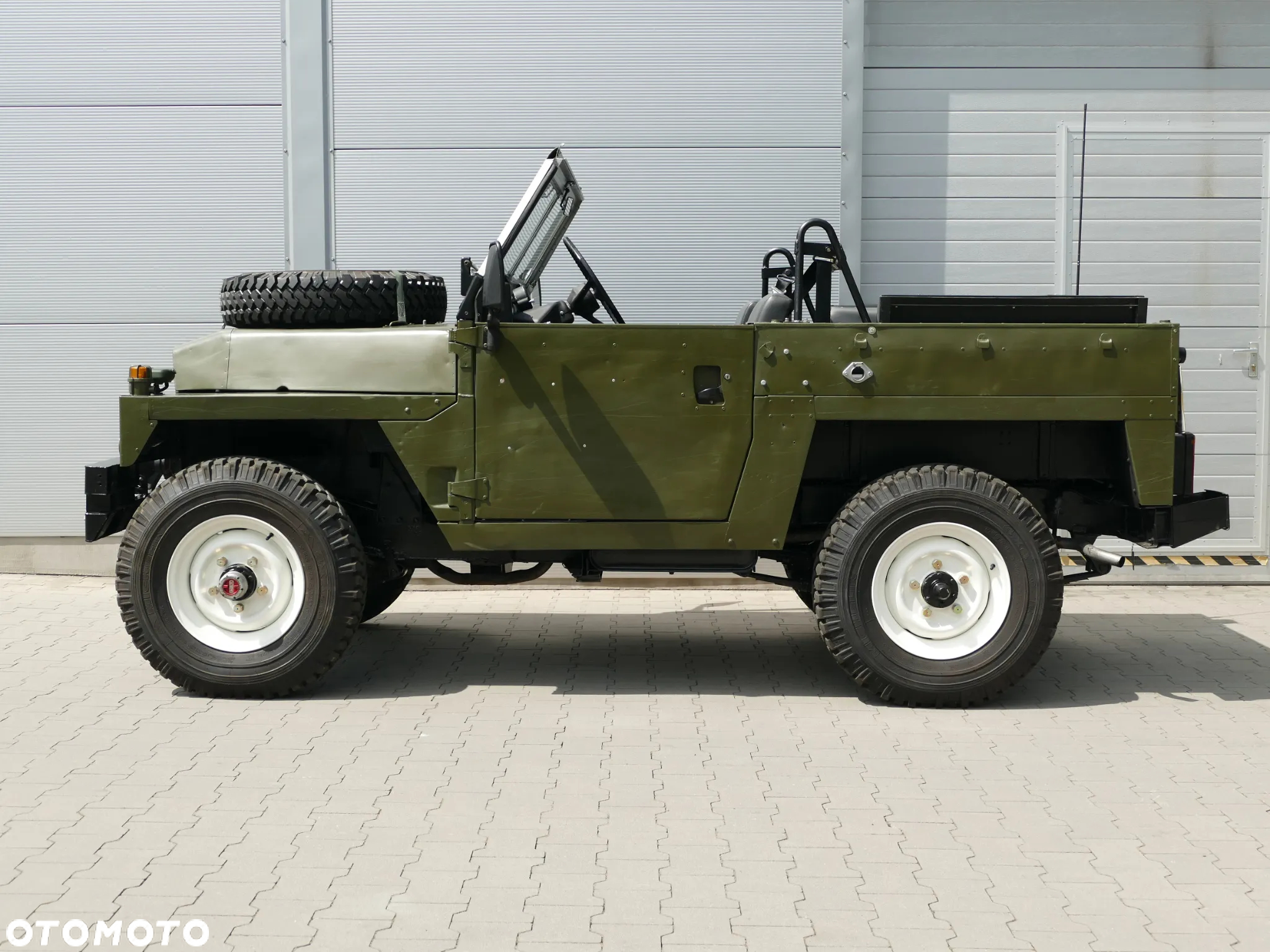 Land Rover Inny - 21