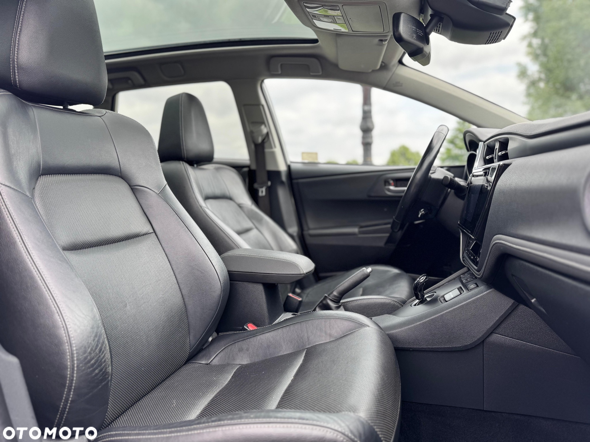 Toyota Auris Hybrid 135 Prestige - 14
