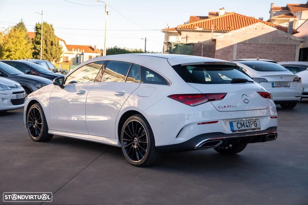 Mercedes-Benz CLA 250 e 8G-DCT AMG Line - 32