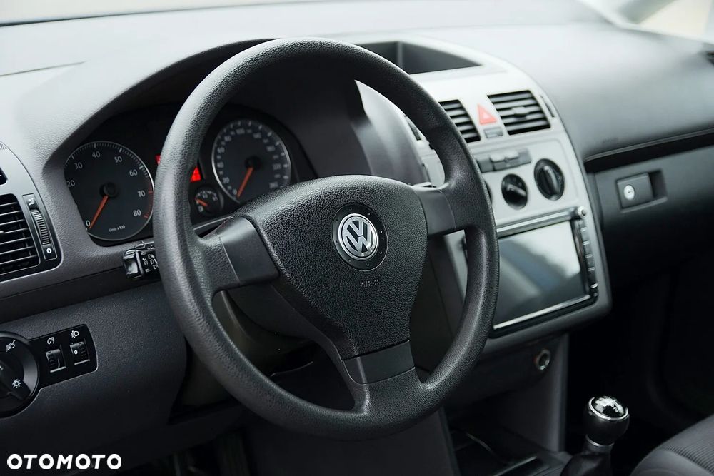 Volkswagen Touran - 24