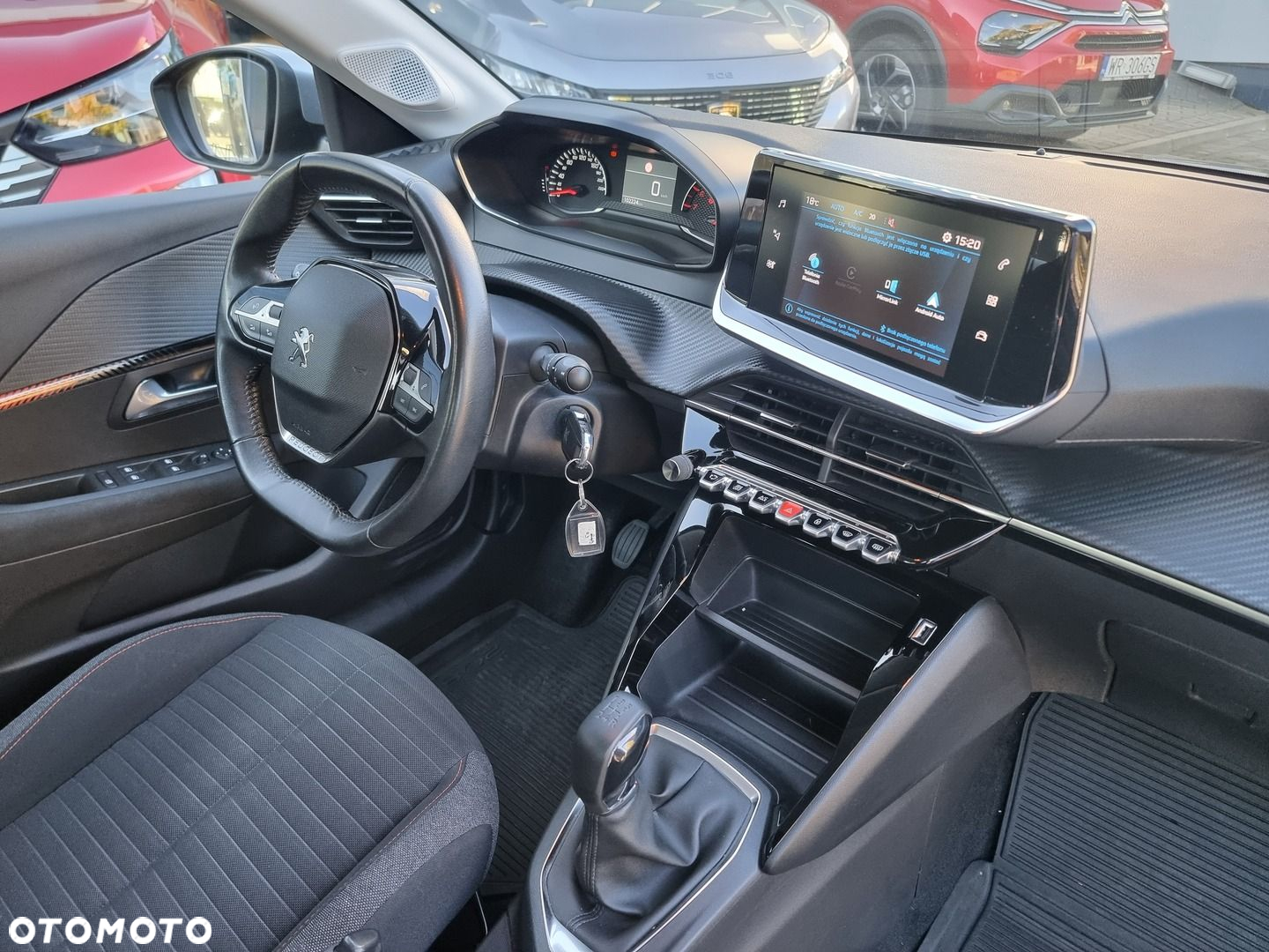 Peugeot 208 - 18