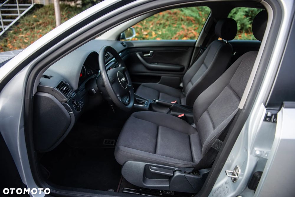 Audi A4 Limousine - 16