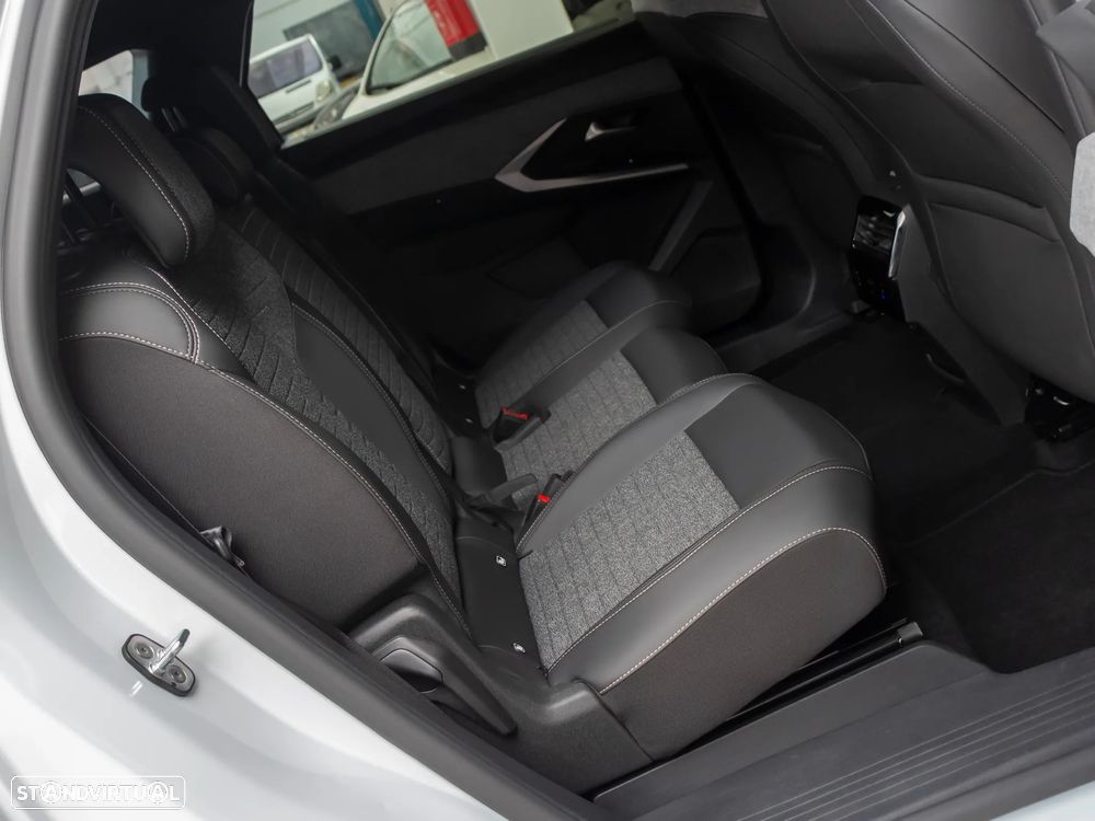 Peugeot 5008 1.2 Hybrid Allure e-DCS6 - 12