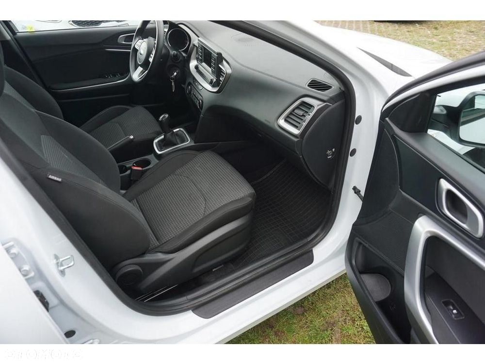 Kia Ceed - 35