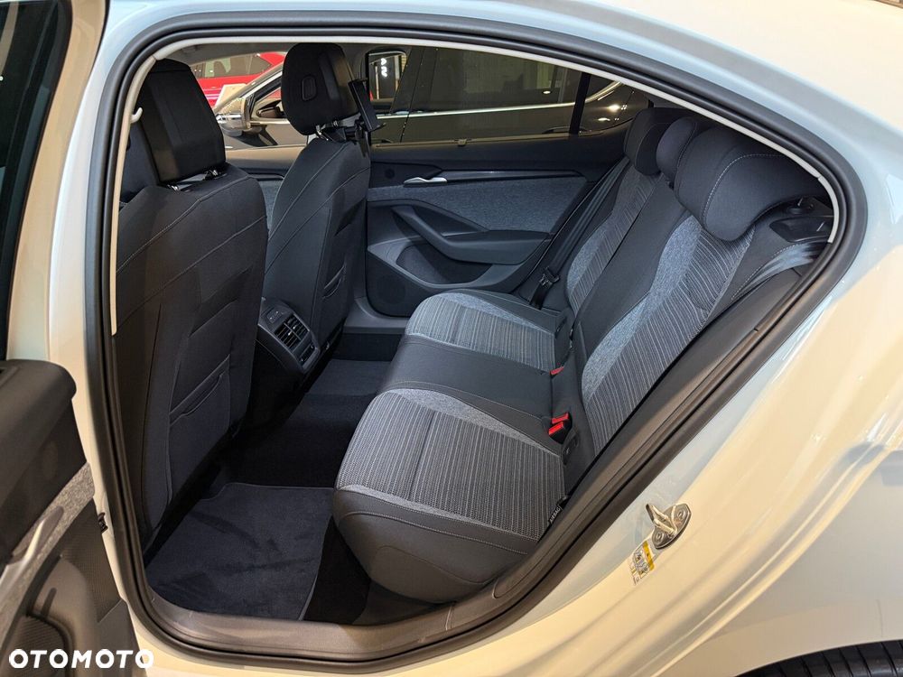 Skoda Superb 2.0 TDI SCR 4x4 Edition 130 DSG - 12