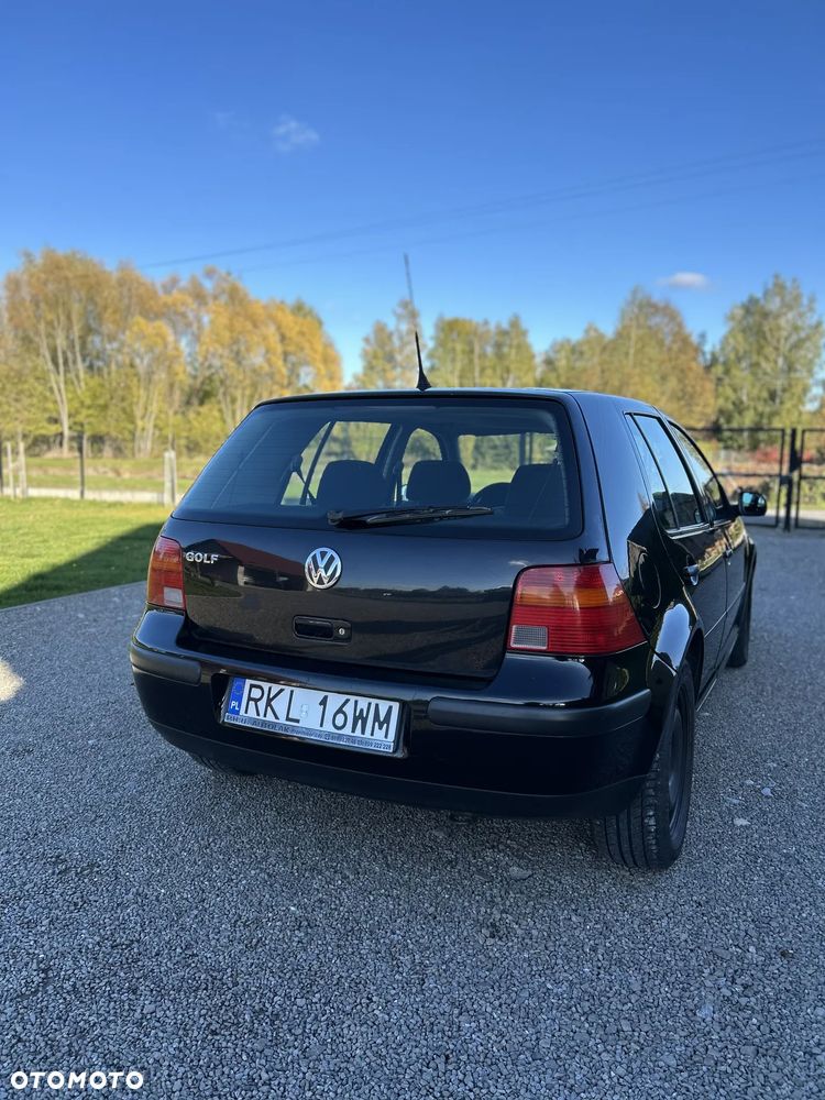 Volkswagen Golf 1.6 - 9