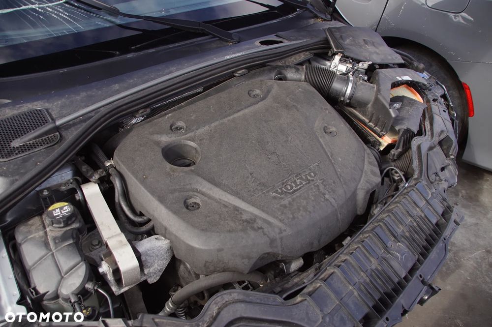 Auto na części - Volvo V60 I Lift R-Design 2.0 D2 120 KM D4204T8 M66 714 2015R Silnik Skrzynia Drzwi Szyba Lusterko Zderzak Klapa Lampa Sterownik Moduł Czujnik Deska Kokpit Licznik Wyświetlacz - 11