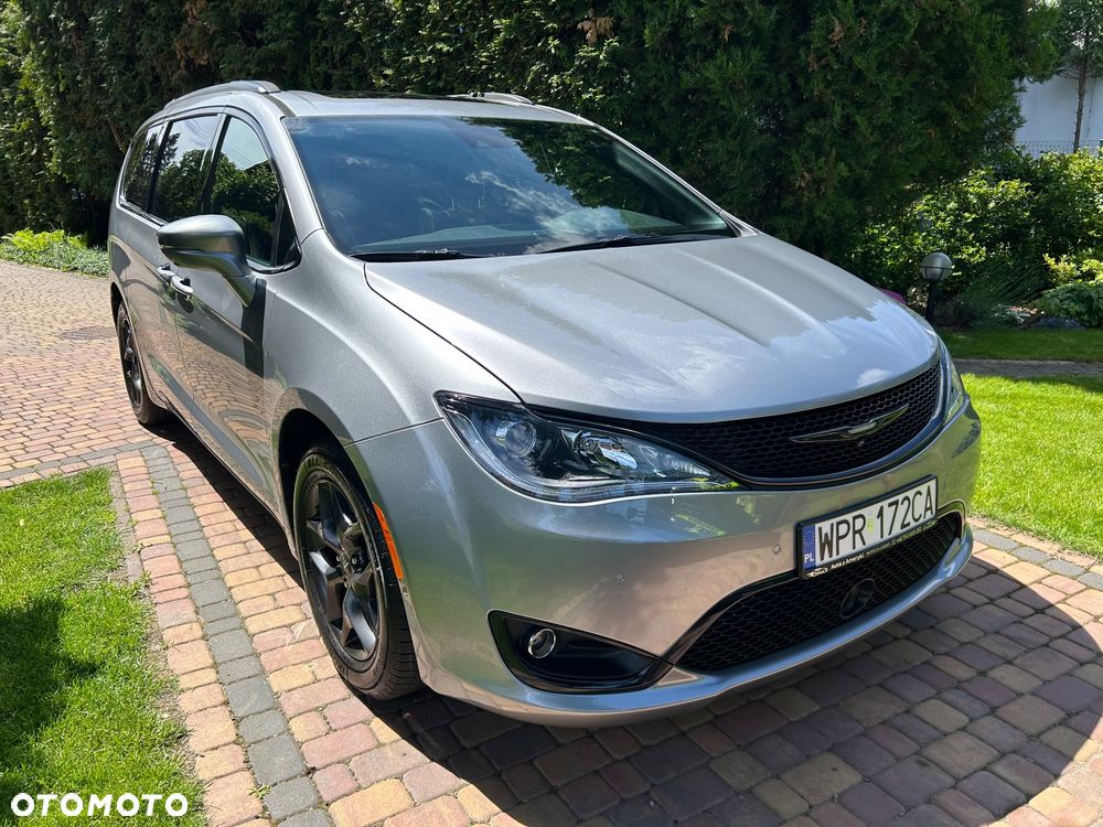 Chrysler Pacifica - 1