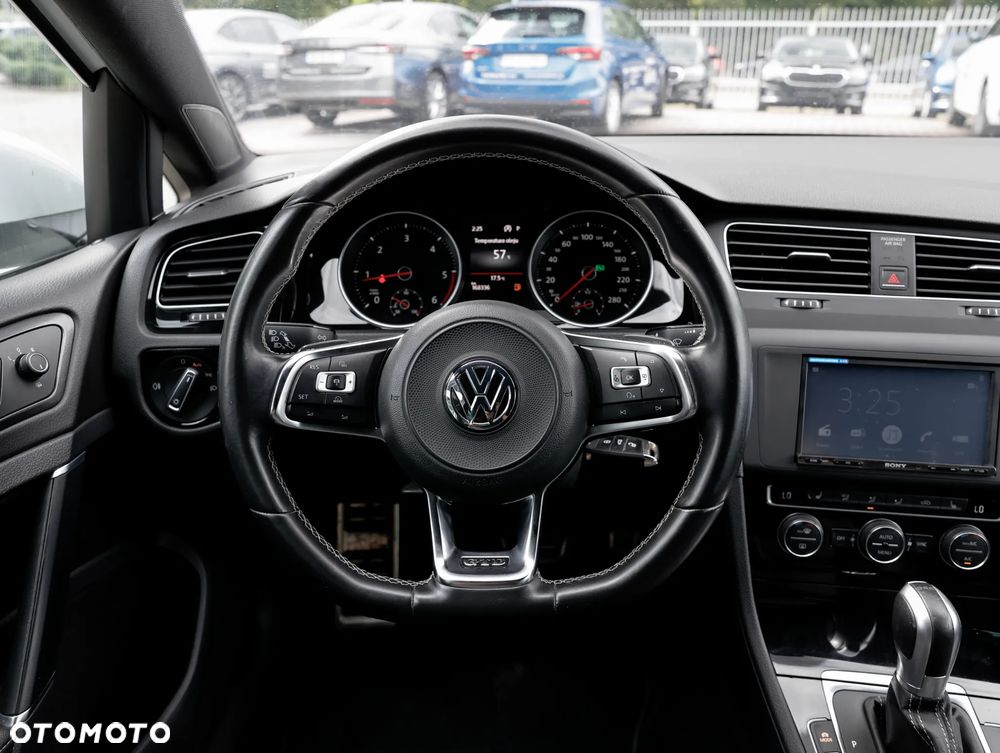 Volkswagen Golf - 18