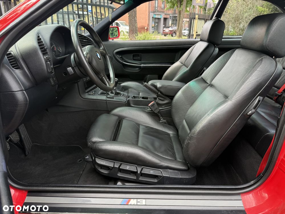 BMW Seria 3 320i - 32